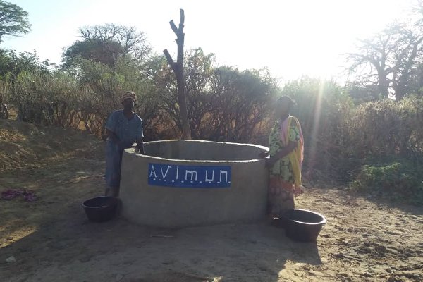 Agua en el pozo de Senegal
